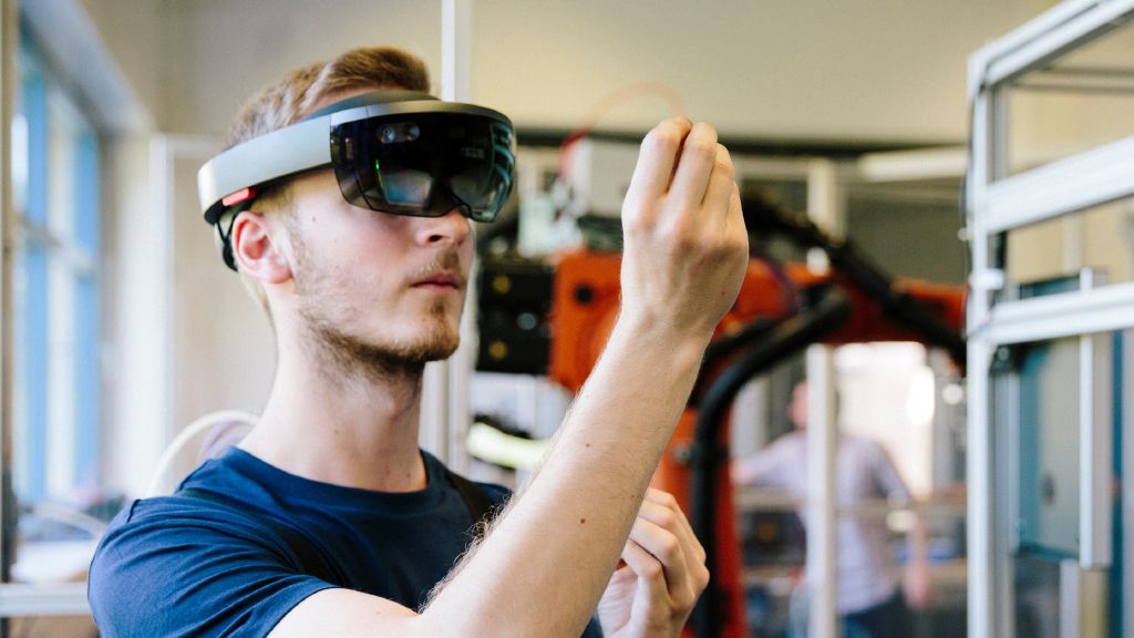 Smart factories: Mobile network characteristics and main KPIs (part 1)