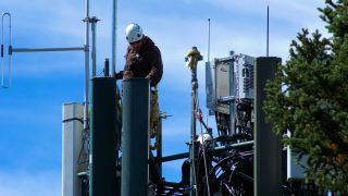 Electromagnetic field measurements in 5G: Overview and concepts (part 1)