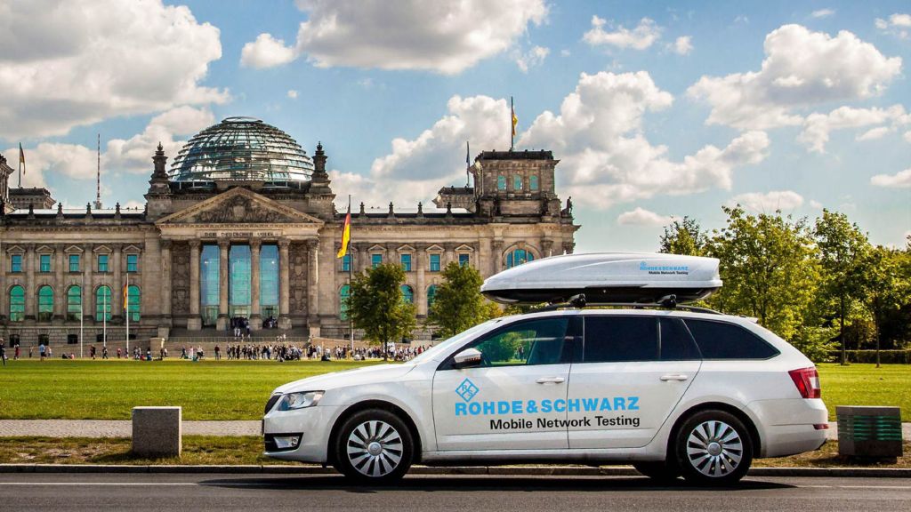 Mobile Network Testing drive test vehicle with measurement equipment in the R&S vehicle roof box Mobile Network Testing drive test vehicle with measurement equipment in the R&S vehicle roof box