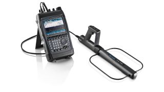 R&S®PR100 便携式接收机 R&S®PR100 便携式接收机