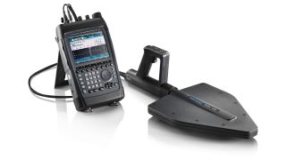 R&S®PR100 便携式接收机 R&S®PR100 便携式接收机