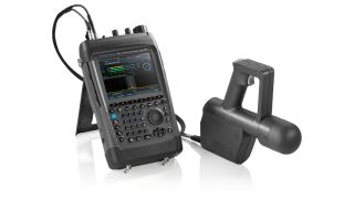 R&S®HE800-DC30 带下变频器的手持式定向天线