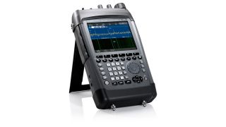 R&S®PR100 便携式接收机 R&S®PR100 便携式接收机