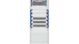 R&S®SK4105 高频大功率发射机的发射功率可以配置为 150 W 至 5 kW。 R&S®SK4105 高频大功率发射机的发射功率可以配置为 150 W 至 5 kW。