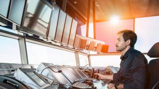 操作 CERTIUM VCS 的空中交通管制员