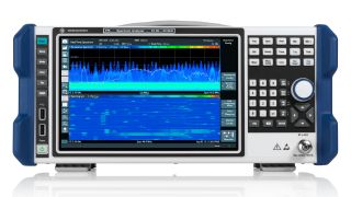 The R&S FPL1044 with the new RTSA option makes 40 MHz real-time frequency analysis available up to 44 GHz.
