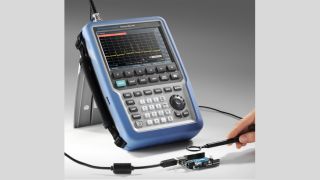 R&S®Spectrum Rider FPH 与 R&S®HZ-15 近场探头结合，是磁场、电场局部检测的最佳解决方案。