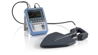 干扰查找设置：R&S®HE400 定向天线连接到 R&S®Spectrum Rider FPH