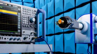 R&S®HF1444G14 高增益 EMI 微波天线