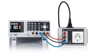 使用 R&S®NPA-Z1 插座适配器的典型测试装置 使用 R&S®NPA-Z1 插座适配器的典型测试装置
