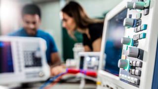 R&S®RTC1000 和 R&S®RTB2000 示波器特别教育版 R&S®RTC1000 和 R&S®RTB2000 示波器特别教育版