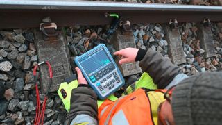 在频谱模式下进行测量的 ScopeRider RTH 示波器 (© Øystein Grue)