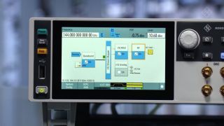 Closed-loop power control with R&S®SFI100A and R&S®NRP Power Sensors 