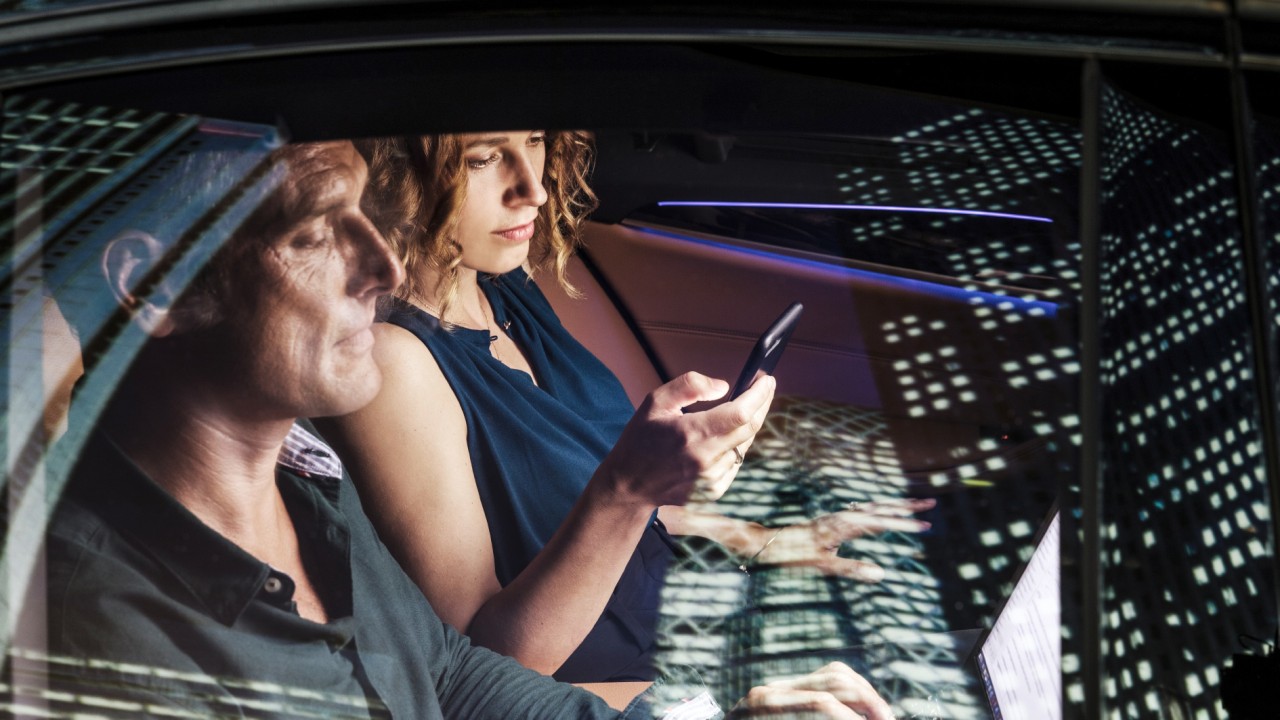 联网自动驾驶有望显著提高道路安全性和便利性。